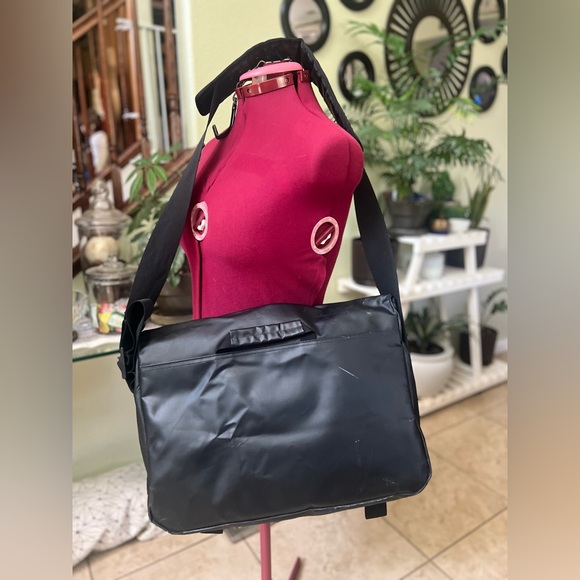 ADIDAS Procycling Messenger bag w/ Laptop sleeve - Picture 6 of 8